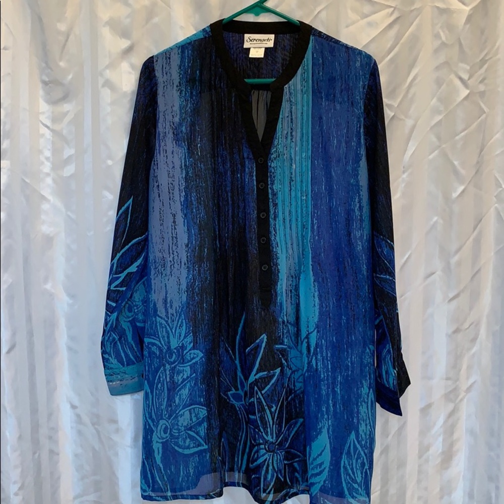 Serengeti Women’s size medium long sleeve tunic